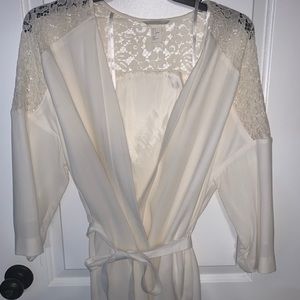 White lace lightweight coat